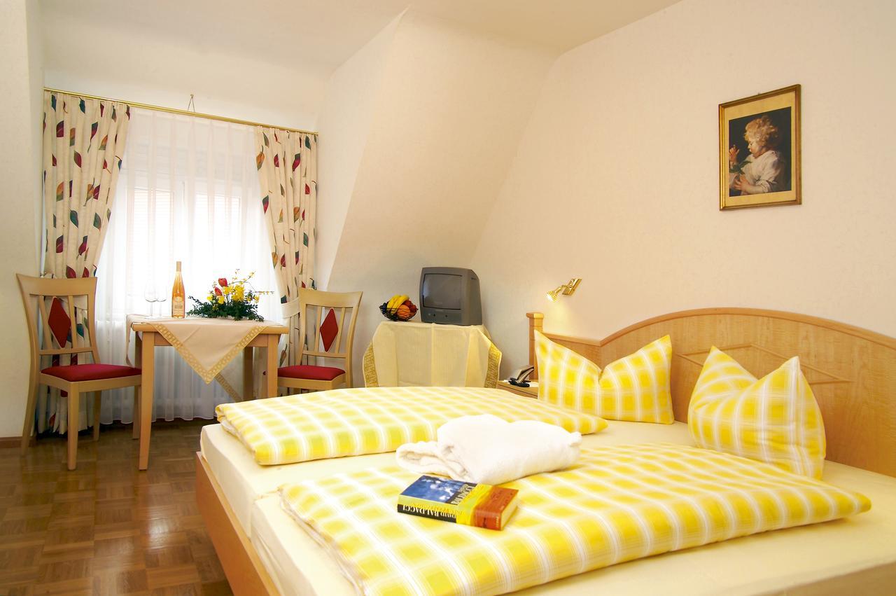Gasthaus-Pension Zum Kreuz Штюлинген Экстерьер фото